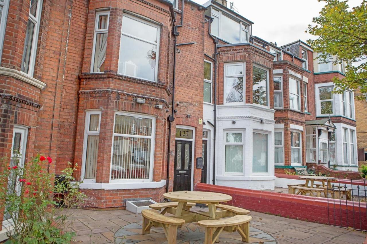 Scarborough Stays - Luxury Townhouse Ideal For Large Groups - Hot Tub Exterior photo